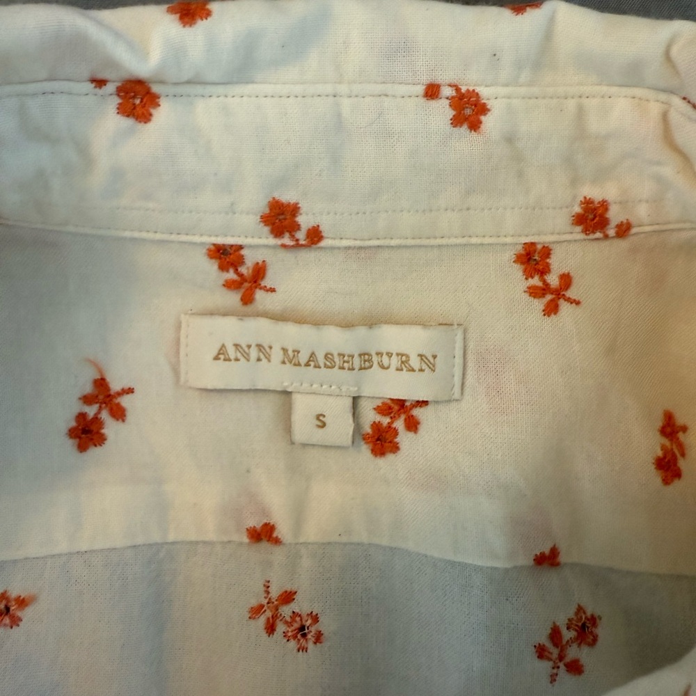 ANN MASHBURN Cream Button-Down Shirt with Red Floral Motif - Picture 2 of 3